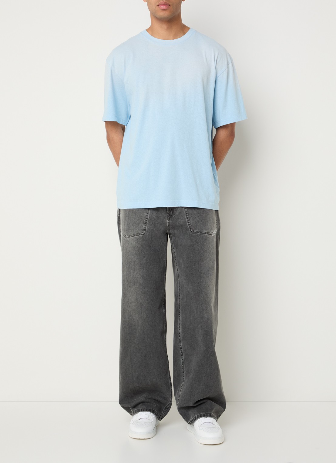 Axel Arigato Bubble T-shirt met backprint - voorkant 3 lichtblauw