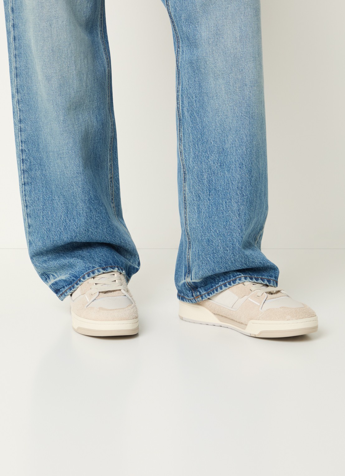 Axel Arigato Clay sneaker van leer met suède details - voorkant 6 donkerbeige