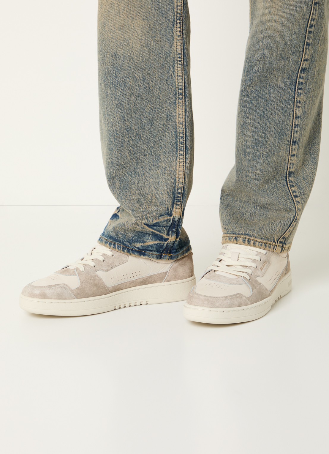 Axel Arigato Dice Lo sneaker van leer met details van suède - voorkant 6 taupe