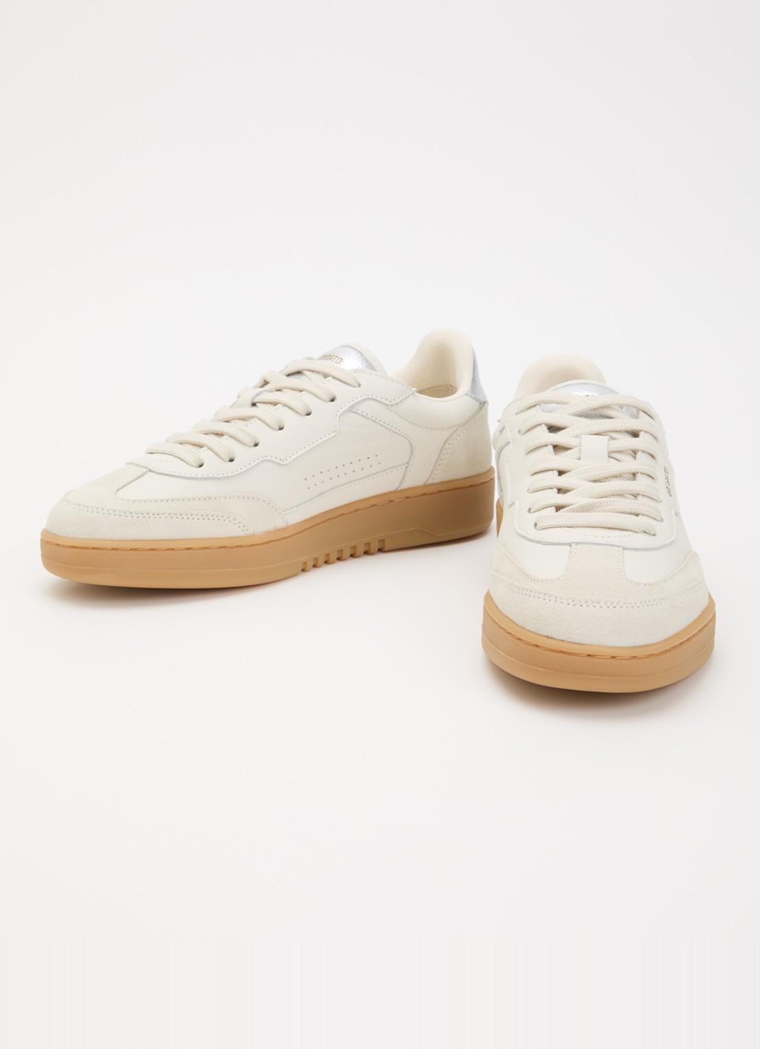 Axel Arigato Dice T-Toe sneaker van Nubuckleer met suéde details  - detail gebroken wit