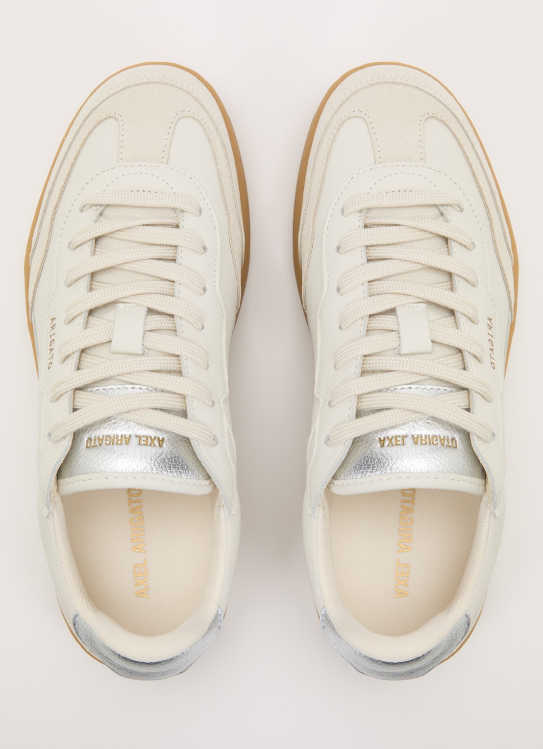Axel Arigato Dice T-Toe sneaker van Nubuckleer met suéde details  - detail 2 gebroken wit