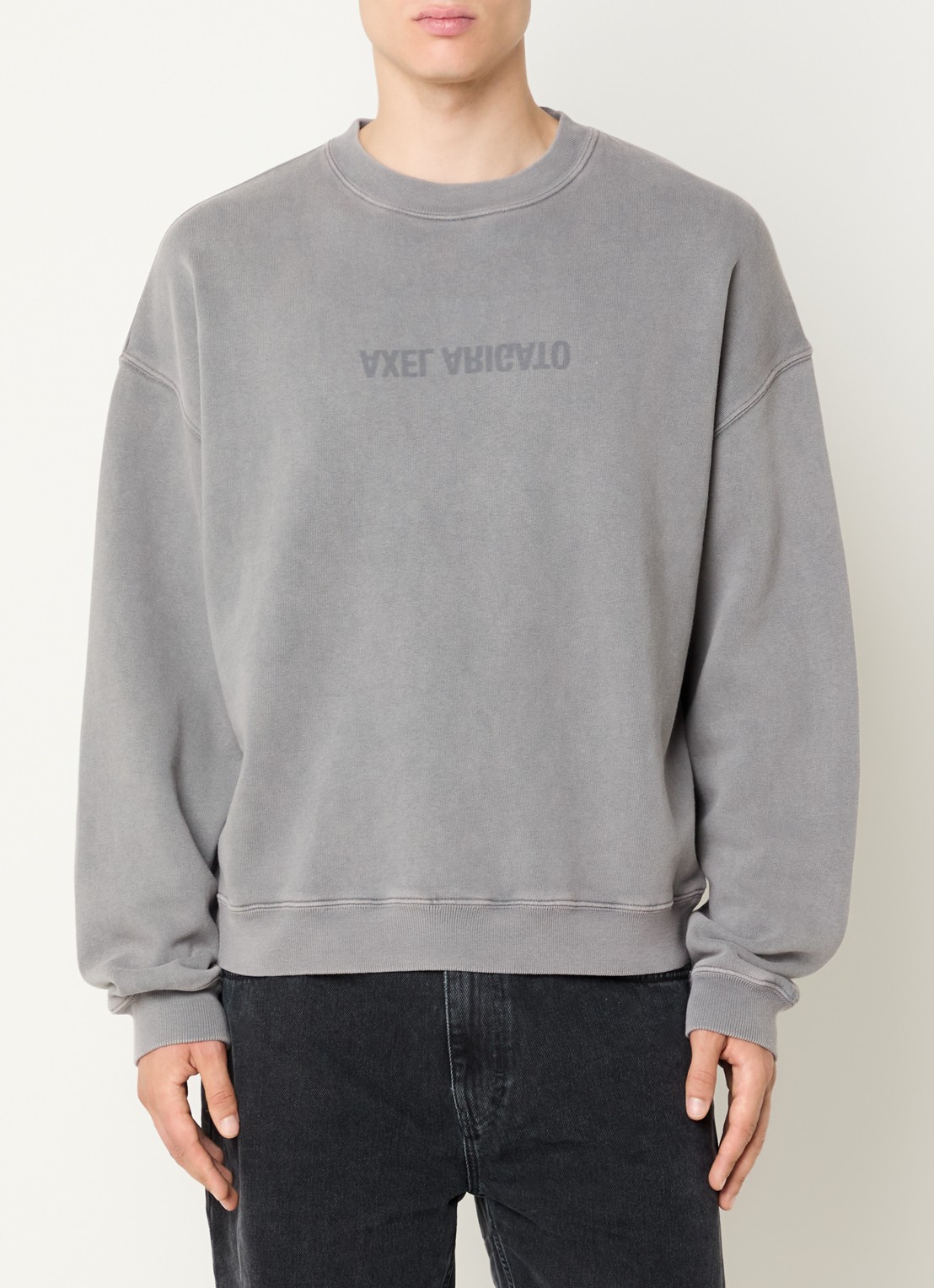 Axel Arigato Distort sweater met logo - detail grijs