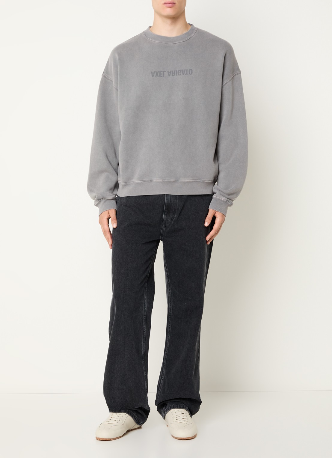 Axel Arigato Distort sweater met logo - voorkant 3 grijs