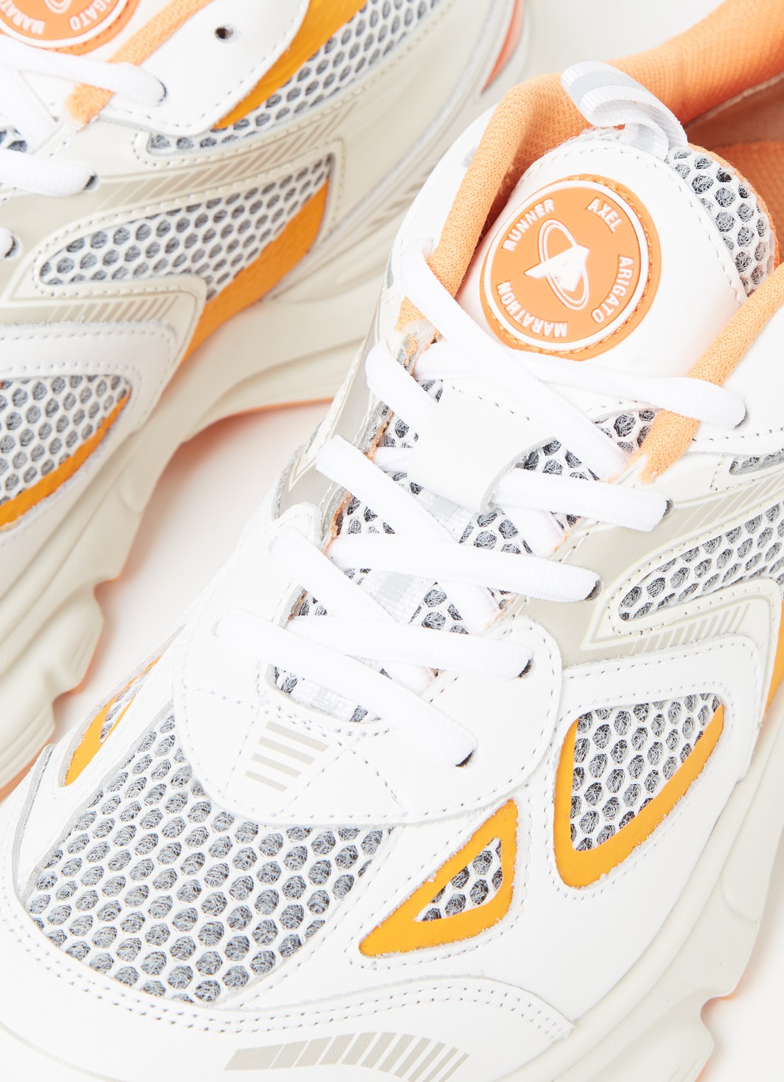 Axel Arigato Marathon Runner sneaker met kalfsleren details - detail 5 oranje