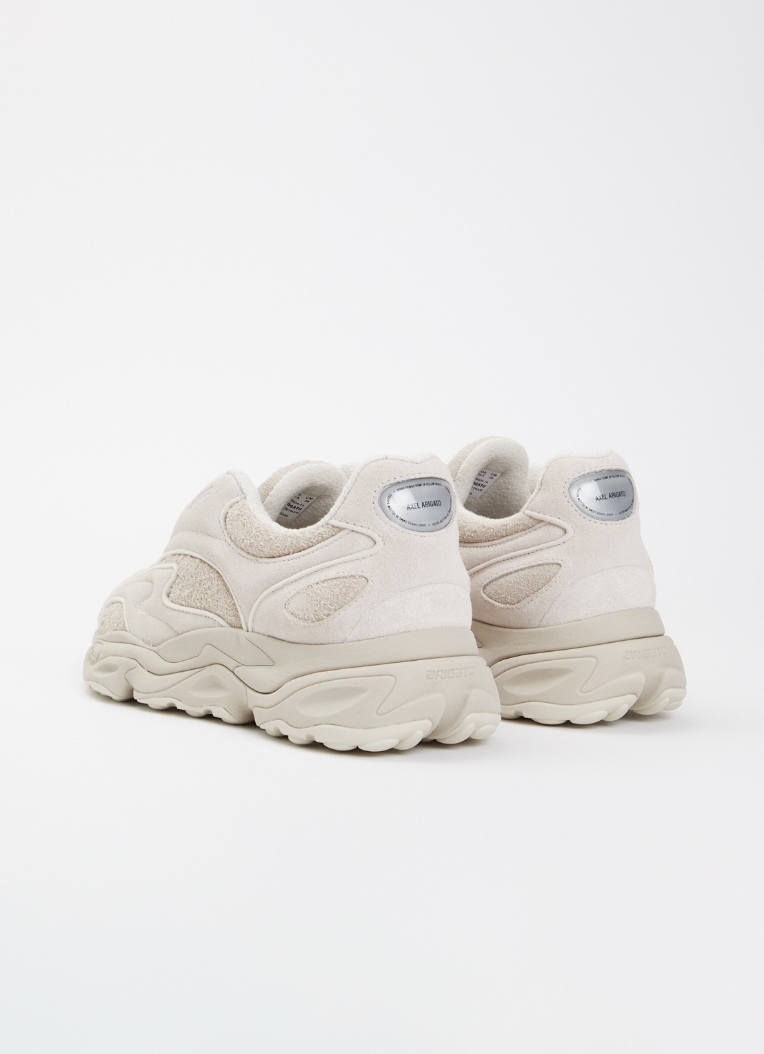 Axel Arigato Satellite Neo Runner van suède met structuur details - achterkant beige