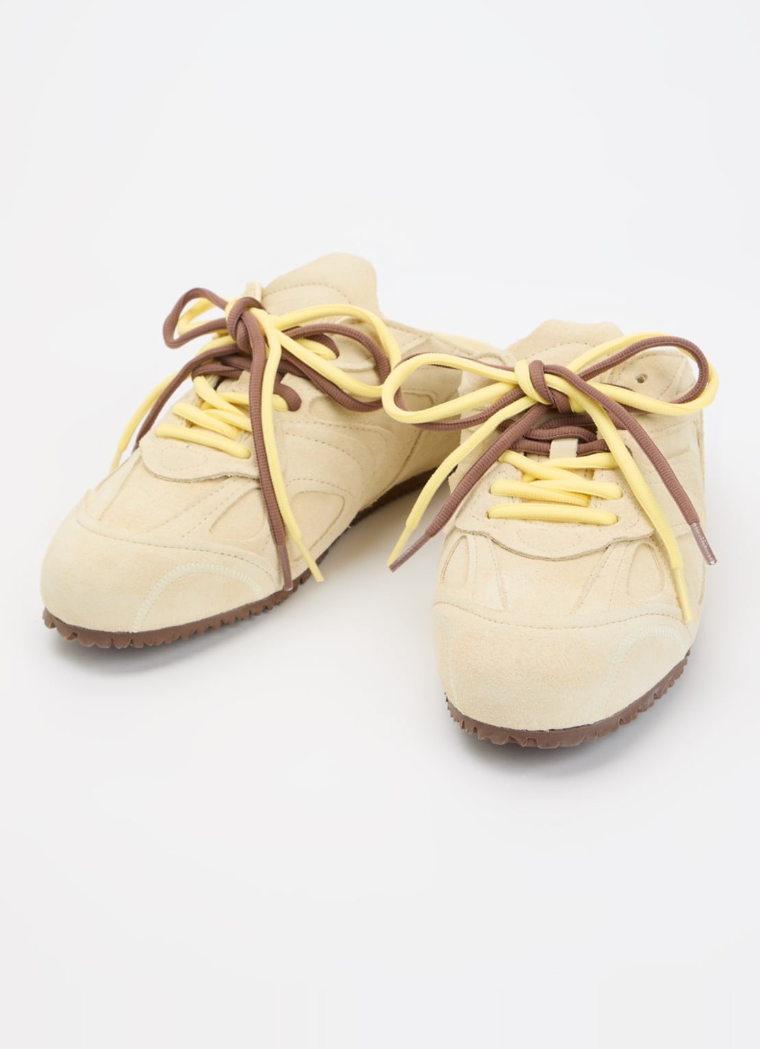 Axel Arigato Slow Mule sneakers van suède - detail 2 lichtgeel