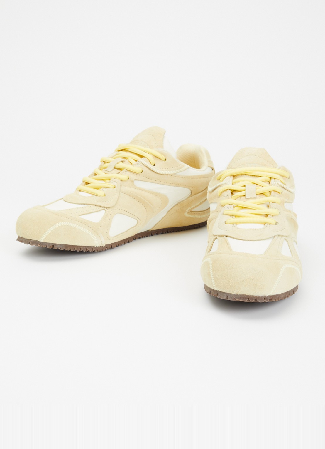 Axel Arigato Slow Runner sneaker met suède details - detail lichtgeel