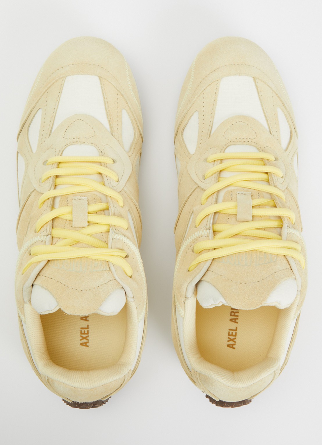 Axel Arigato Slow Runner sneaker met suède details - detail 2 lichtgeel
