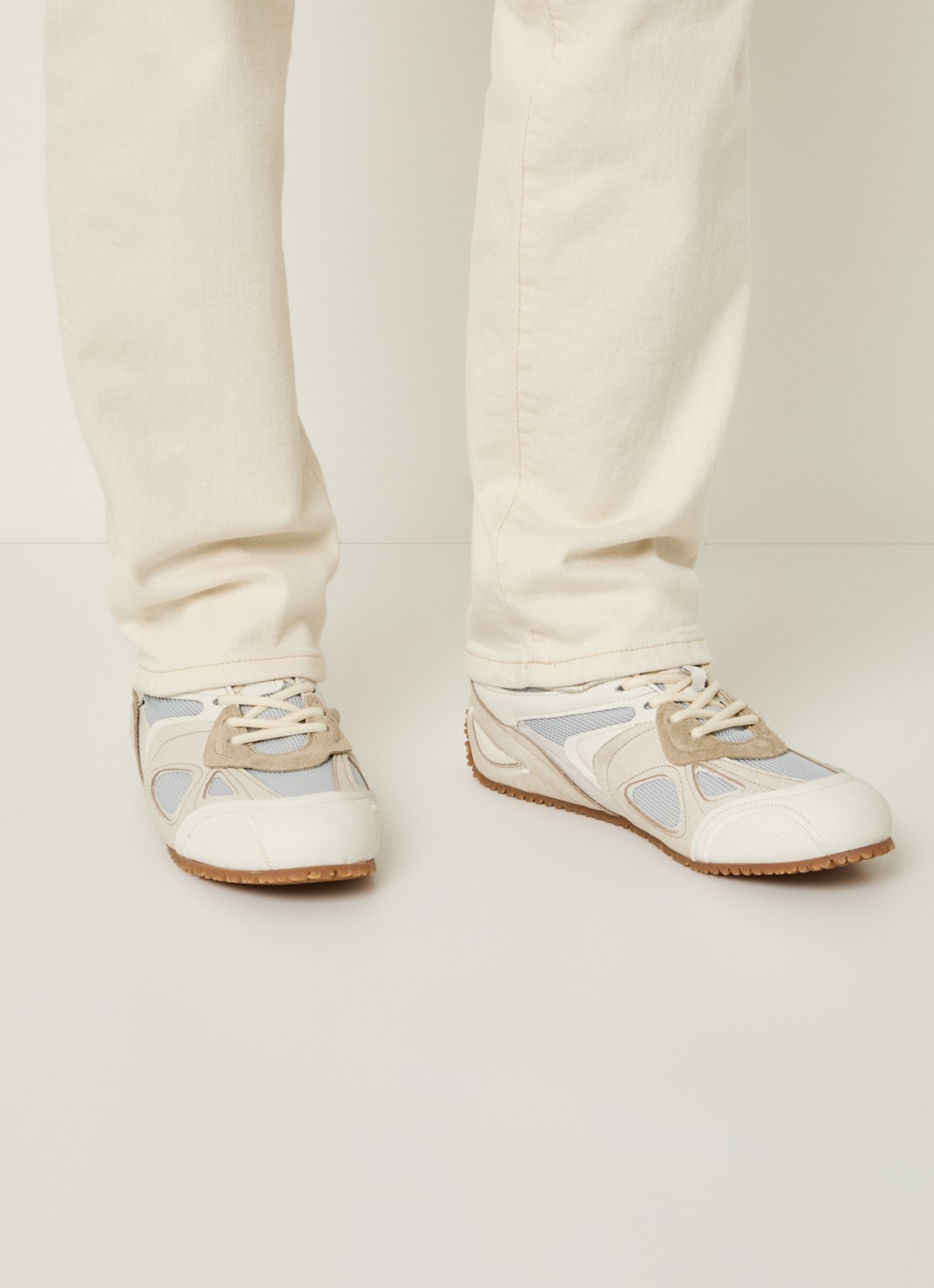 Axel Arigato Slow Runner sneaker met suède details - voorkant 6 gebroken wit
