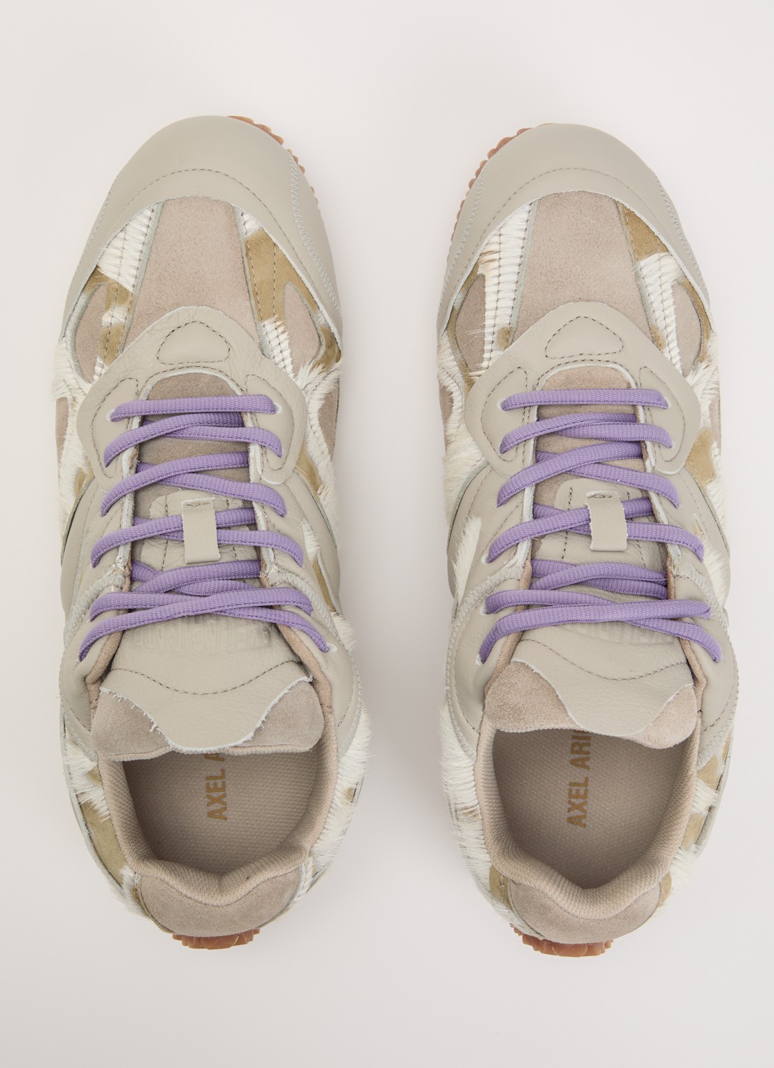 Axel Arigato Slow Runner sneaker van suède met details van leer en ponyhair - detail 3 beige