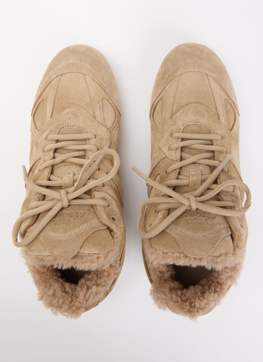 Axel Arigato Slow Shearling sneaker van suède - detail 3 camel