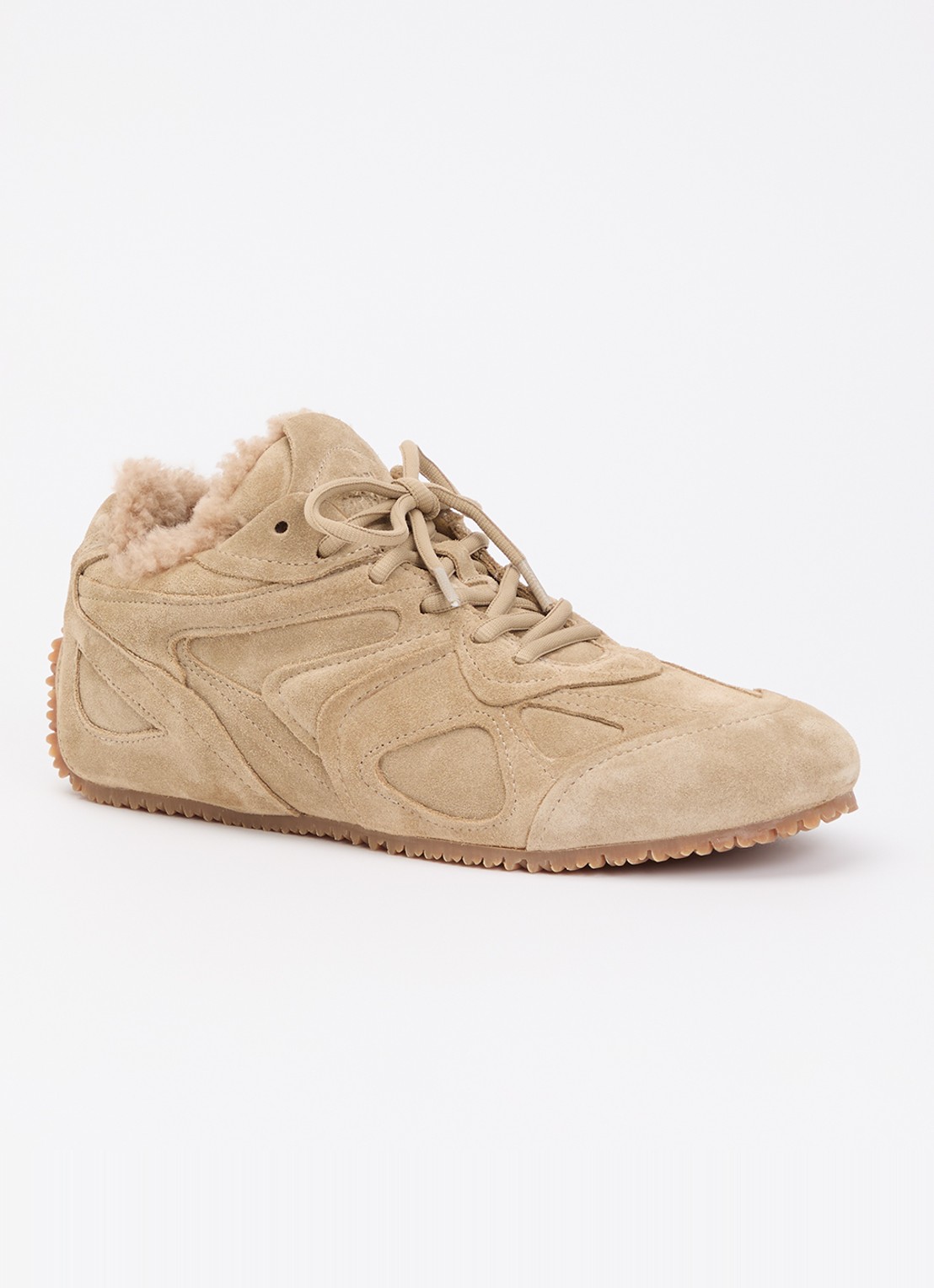 Axel Arigato Slow Shearling sneaker van suède - voorkant camel