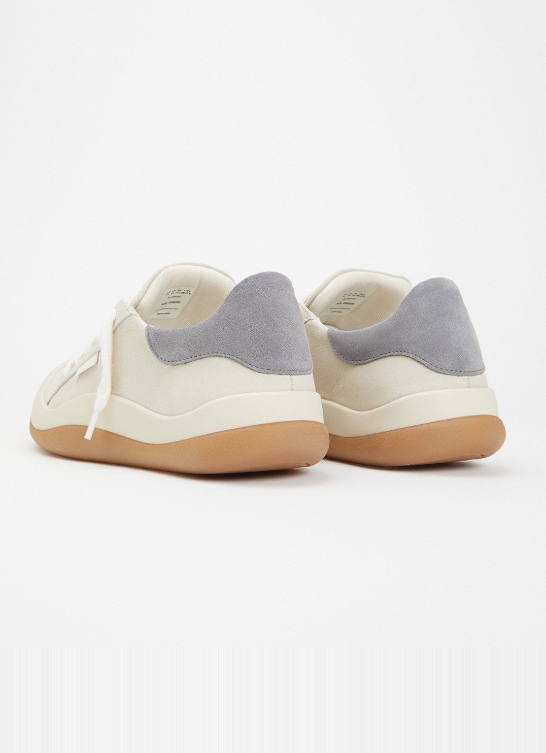 Axel Arigato Squish sneaker van nubuck - achterkant beige