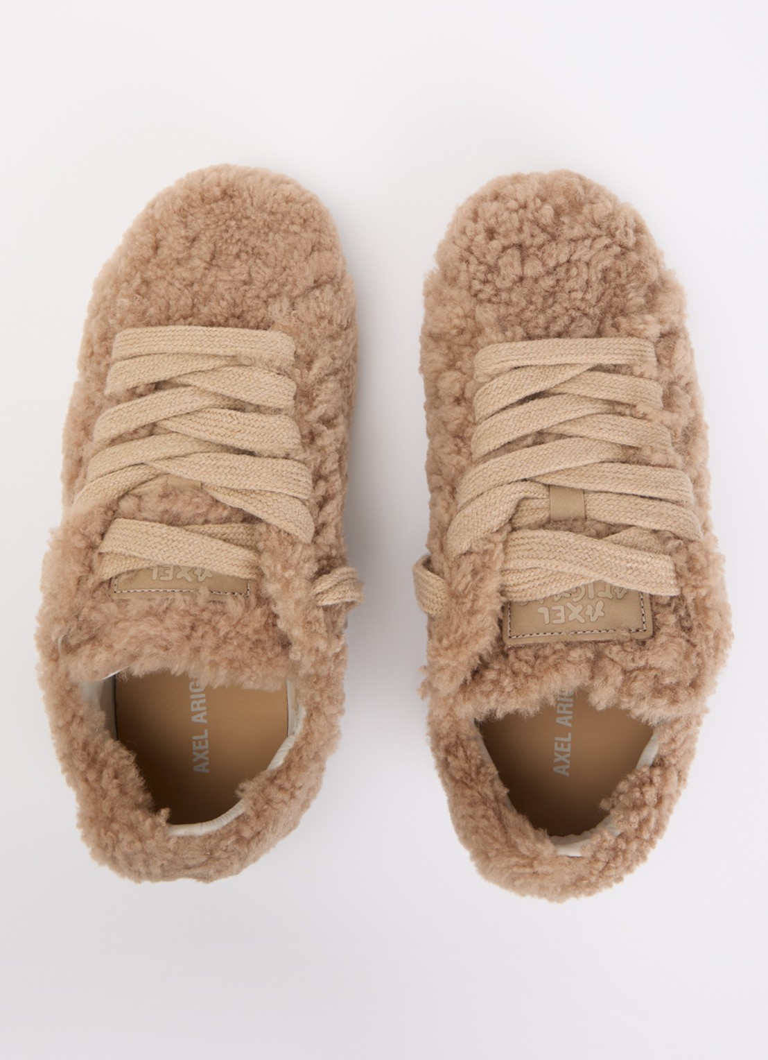 Axel Arigato Tact Shearling sneaker van teddy - detail 3 camel