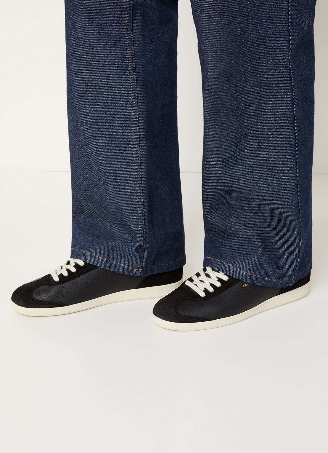 Axel Arigato Zane sneaker van leer met details van suède  - voorkant 6 zwart