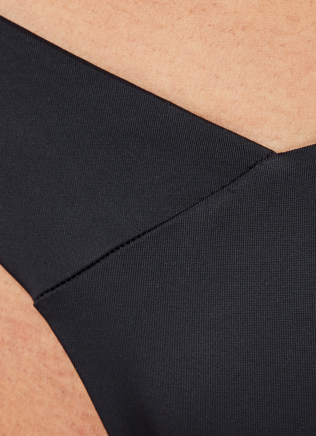 Aya Label The Aphrodite tanga bikinislip - detail 2 zwart