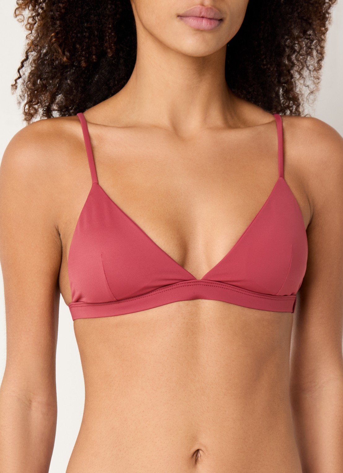 Aya Label The Erato triangel bikinitop met uitneembare vulling - detail kersenrood