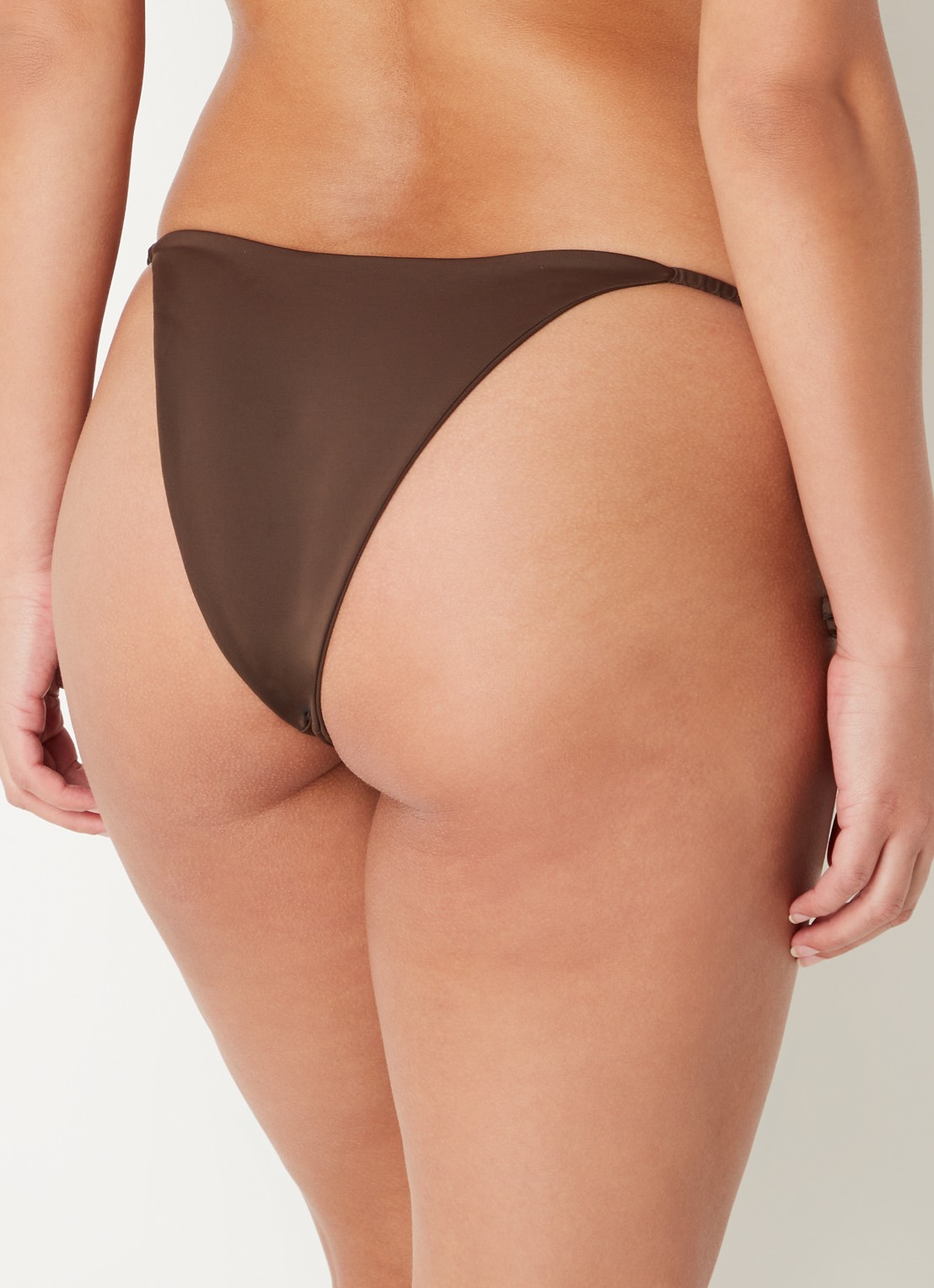 Aya Label The Persephone brazilian bikinislip met geknoopt detail - achterkant 6 donkerbruin