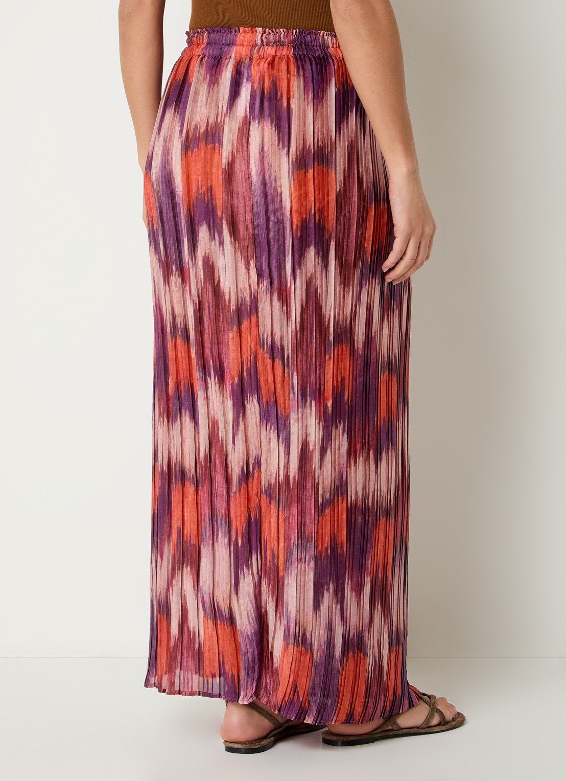 ba&sh Ariette maxi rok met plissé - achterkant 4 kersenrood