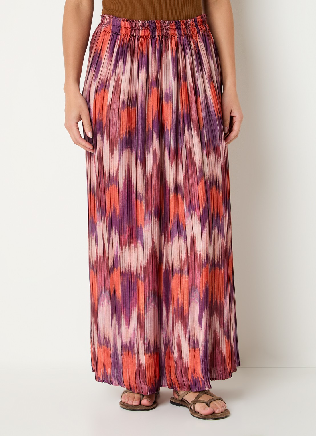 ba&sh Ariette maxi rok met plissé - detail 3 kersenrood