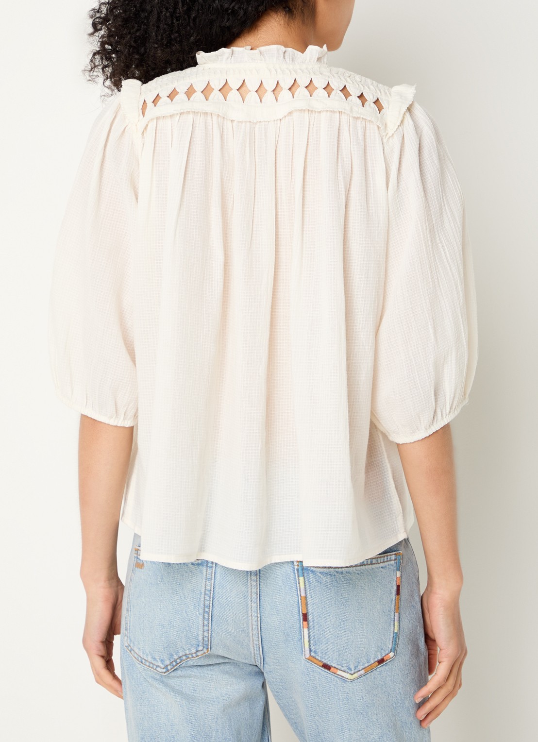 ba&sh Beluna blouse met opengewerkt detail - achterkant gebroken wit