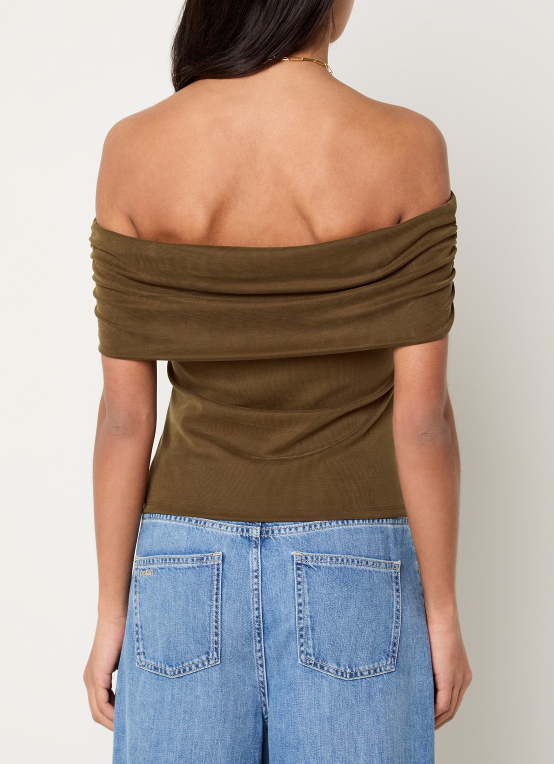 ba&sh Bene ribgebreide off shoulder top - achterkant mosgroen