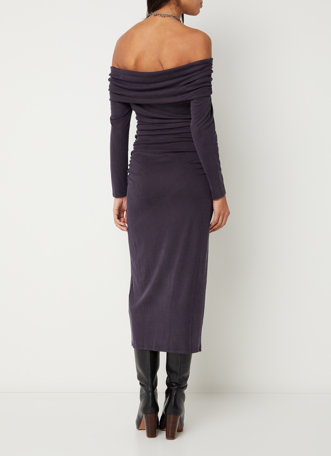 ba&sh Bettina ribgebreide off shoulder jurk  - achterkant indigo