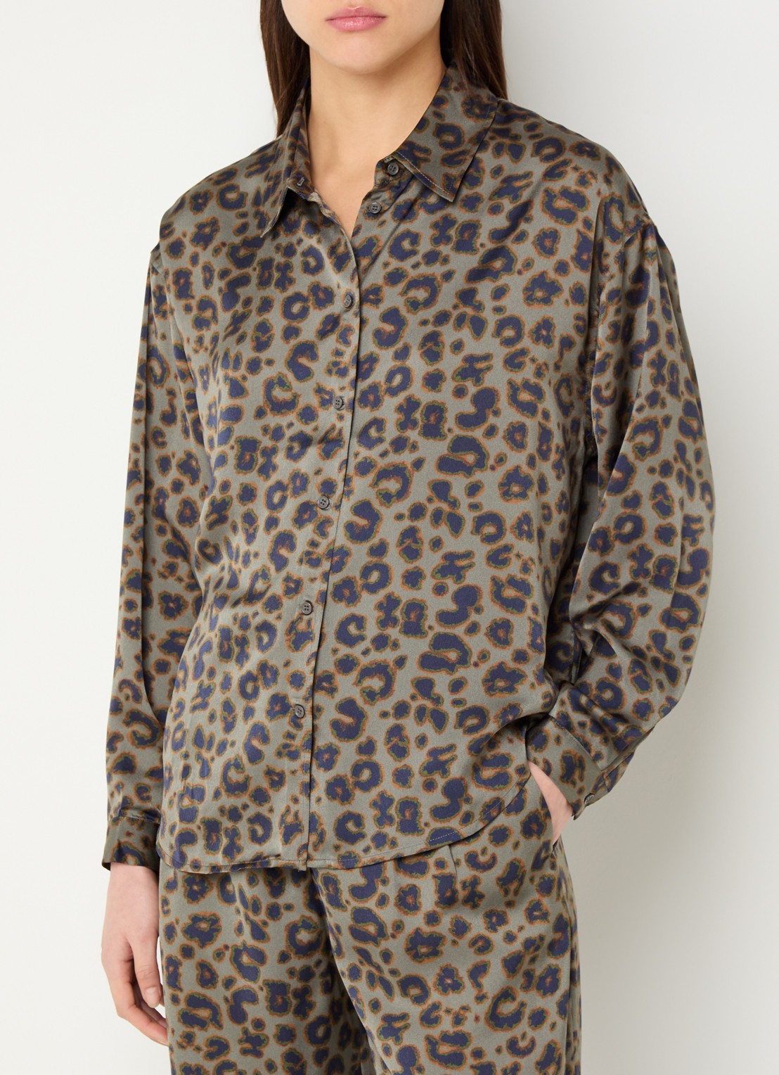 ba&sh Billie blouse van panterprint - detail 2 olijfgroen