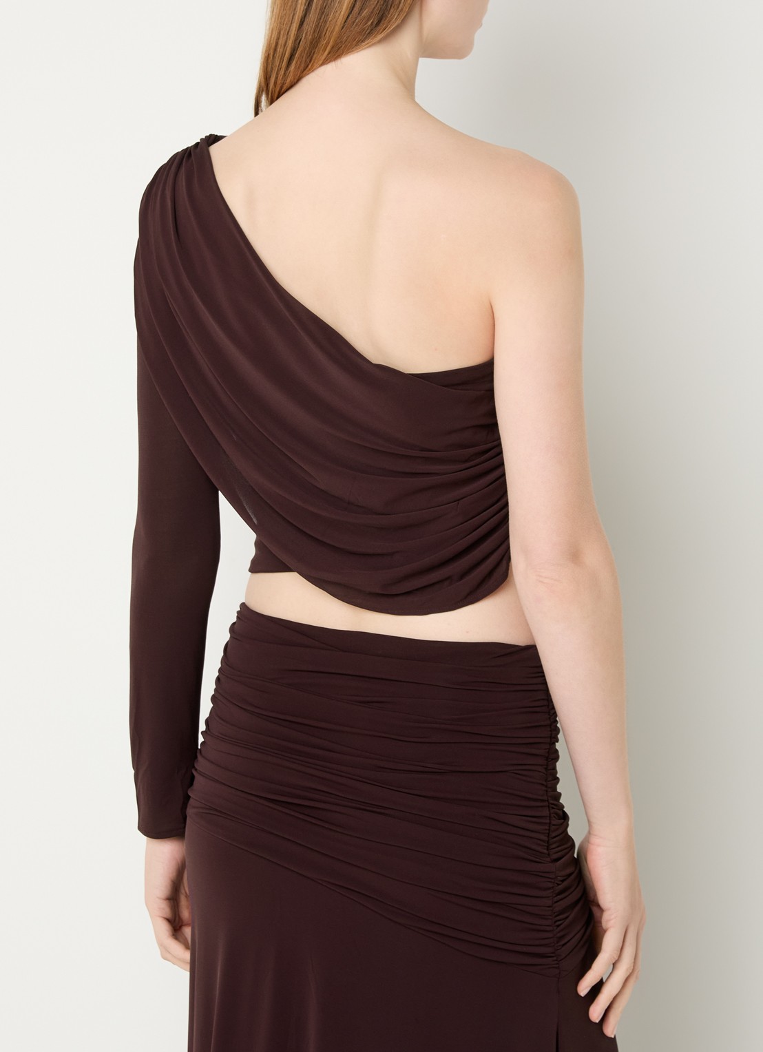 ba&sh Blue one shoulder cropped top met gedrapeerd detail - achterkant 2 bordeauxrood
