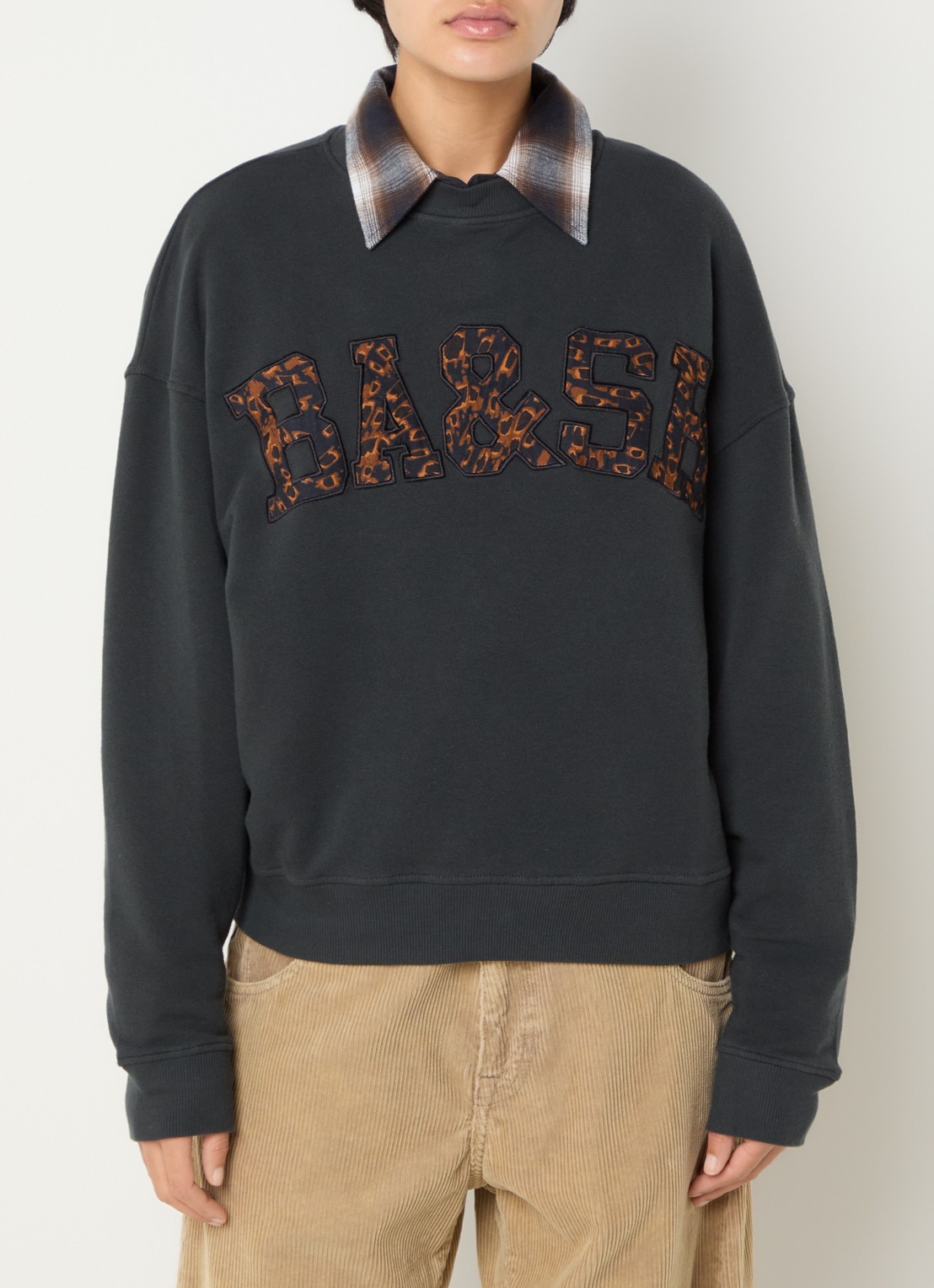ba&sh Brad sweater met logo - detail 4 olijfgroen