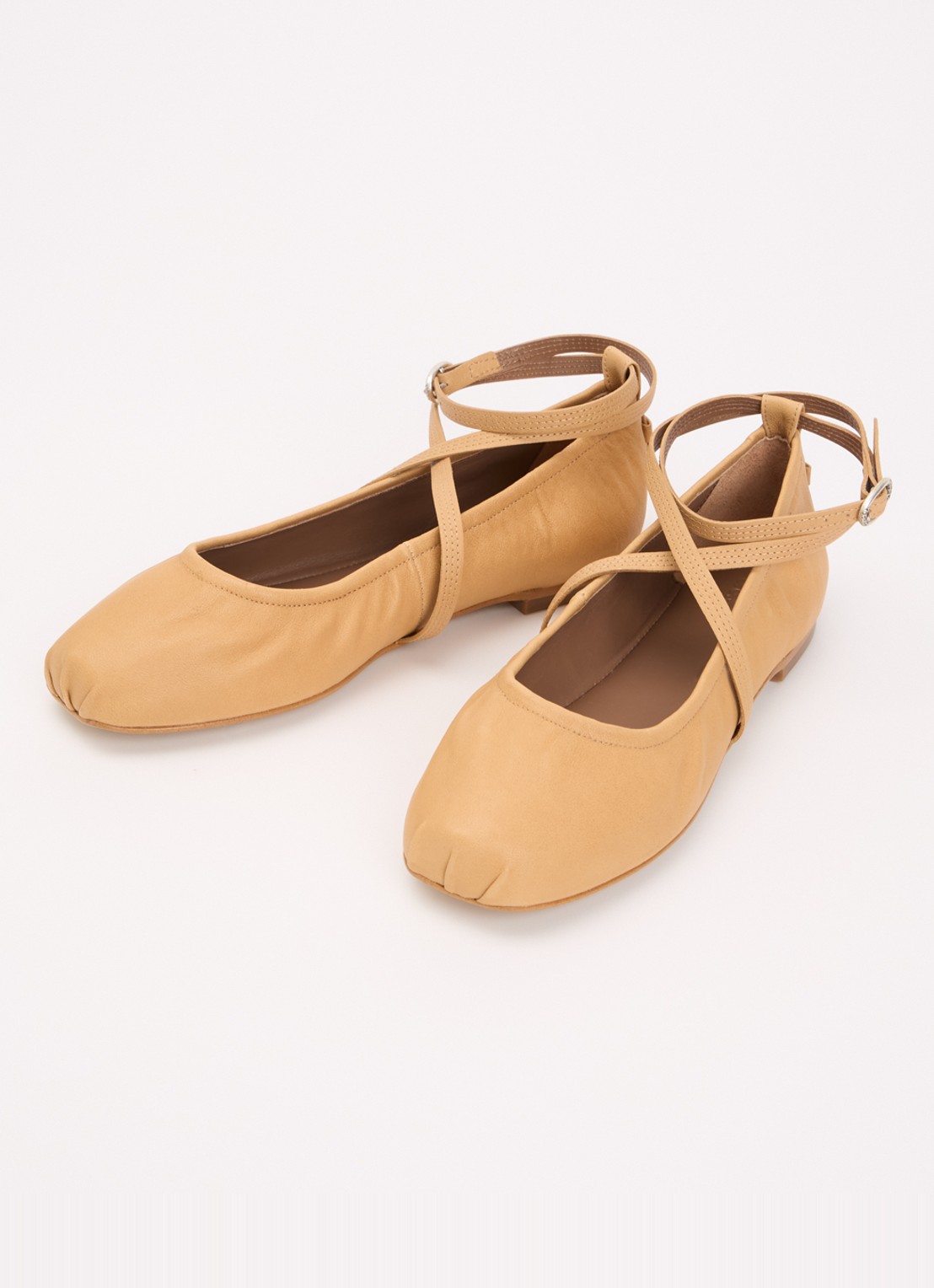 ba&sh Calda ballerina van lamsleer - detail camel
