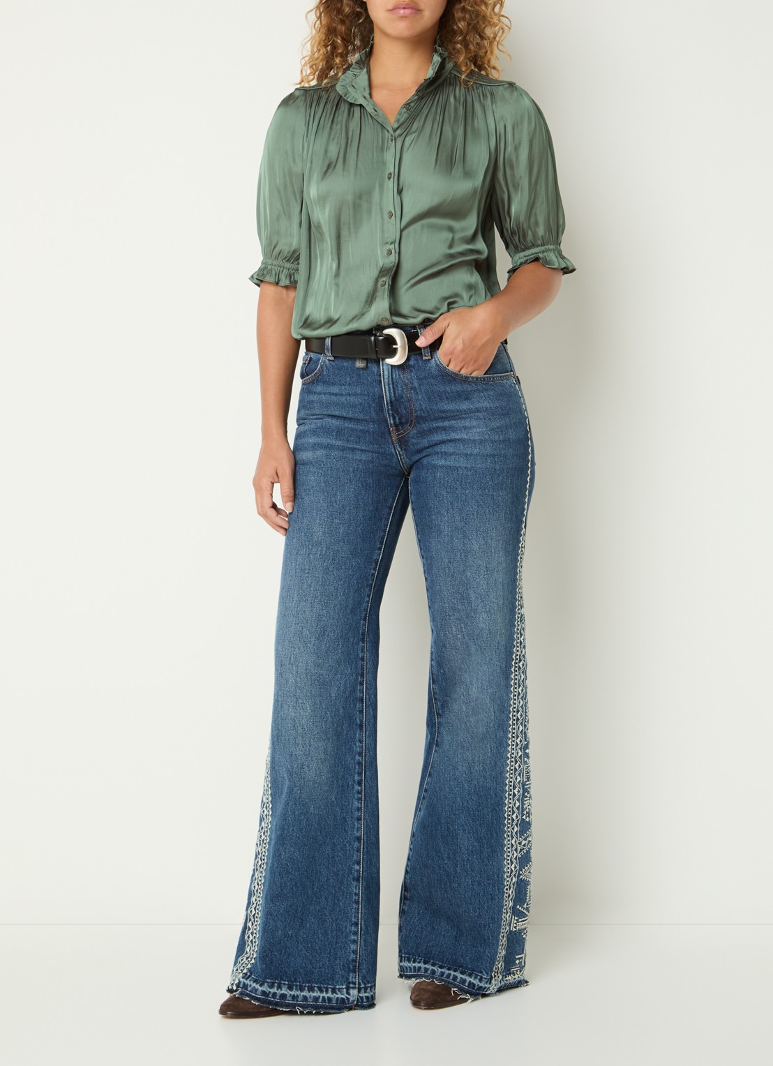 ba&sh Camila blouse van satijn met ballonmouw - voorkant 2 bronsgroen