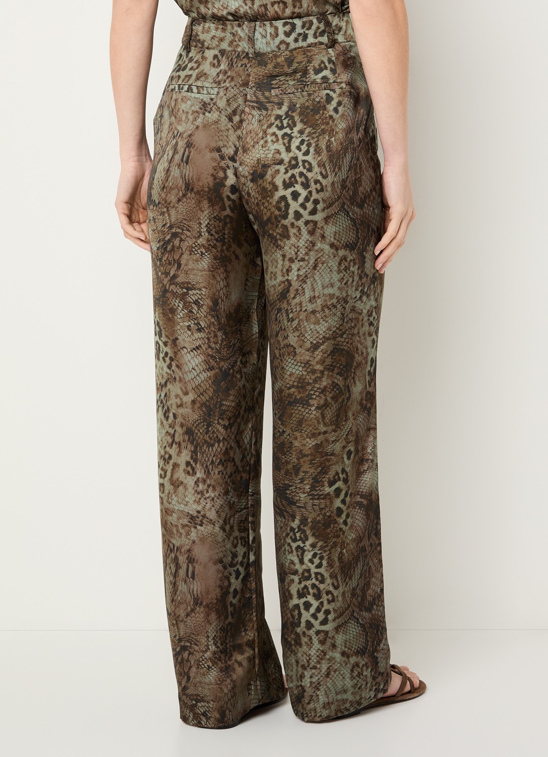ba&sh Carrina high waist wide fit pantalon van satijn met print - achterkant bruin