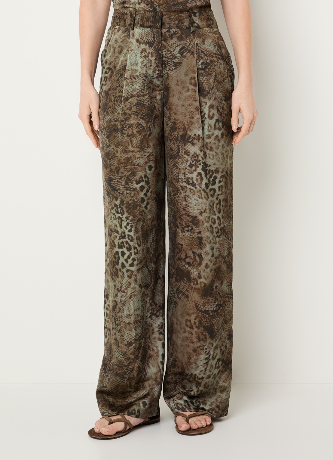 ba&sh Carrina high waist wide fit pantalon van satijn met print - detail 4 bruin