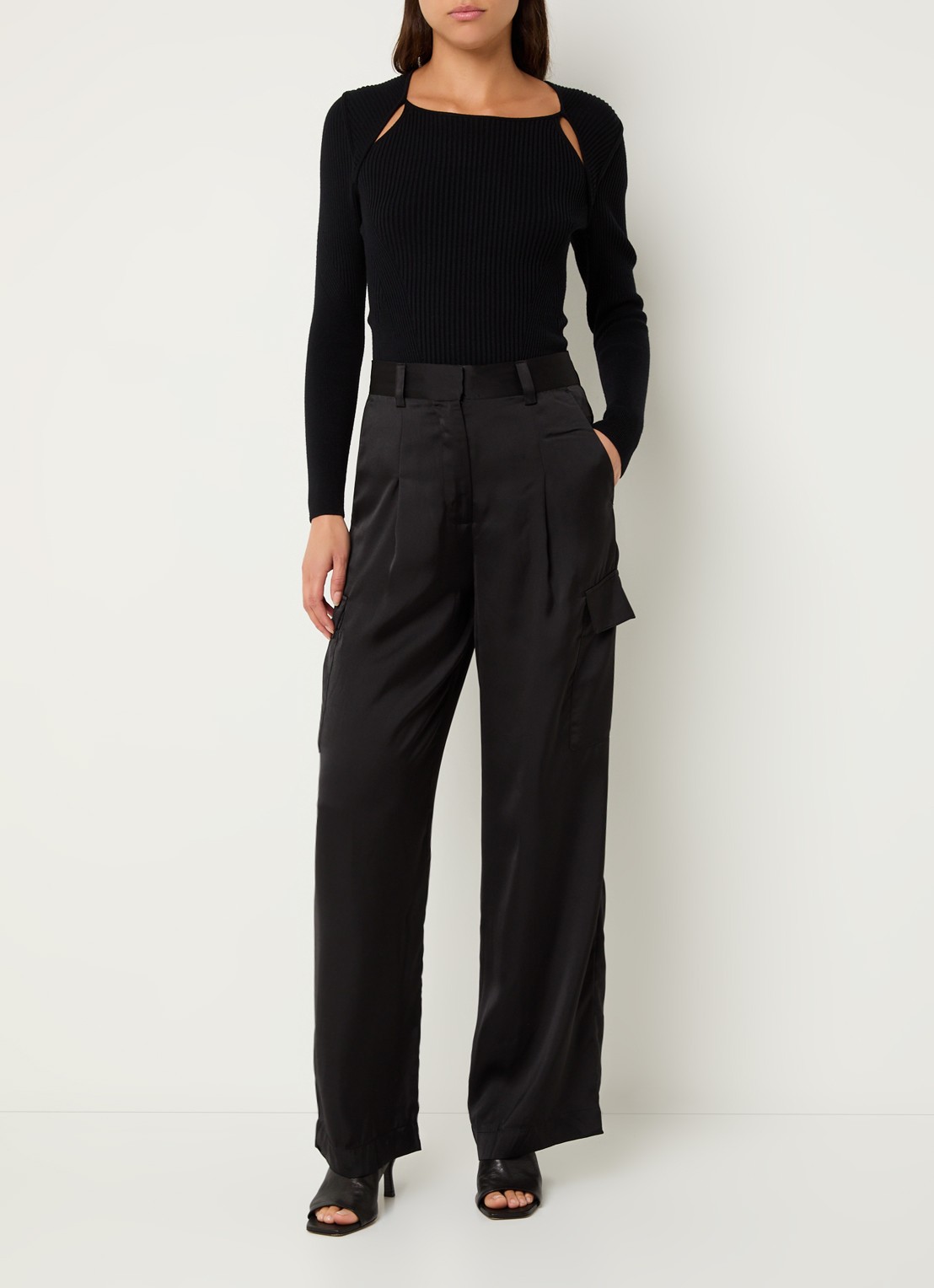 ba&sh Cary high waist loose fit broek van satijn met klepzakken - voorkant 2 zwart