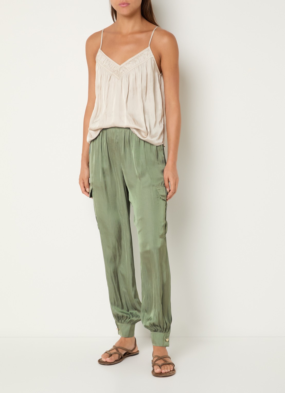 ba&sh Celia high waist loose fit cargobroek met glanzende finish  - voorkant 4 groen