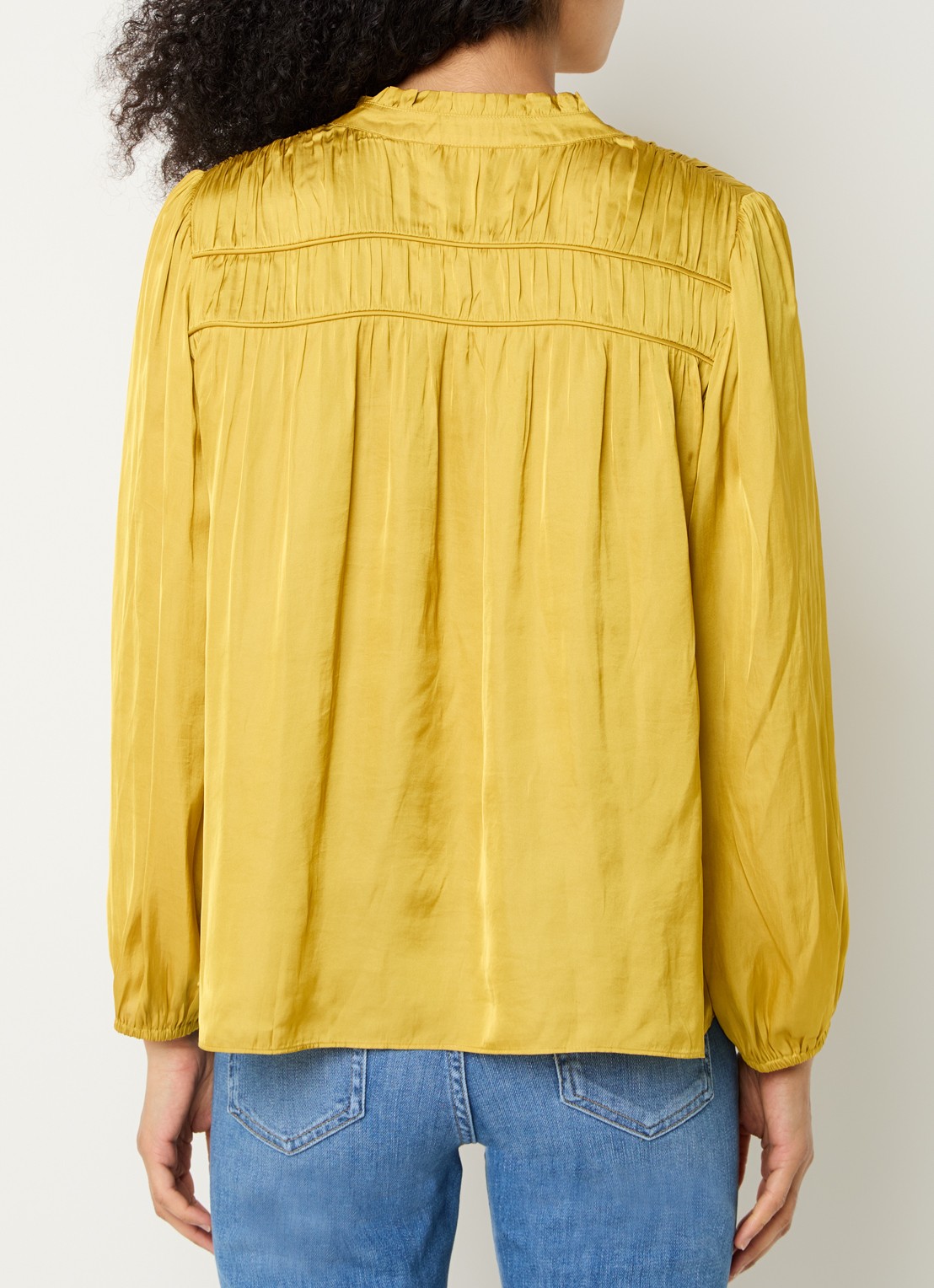 ba&sh Cessia blouse van satijn met ruches - achterkant 2 okergeel