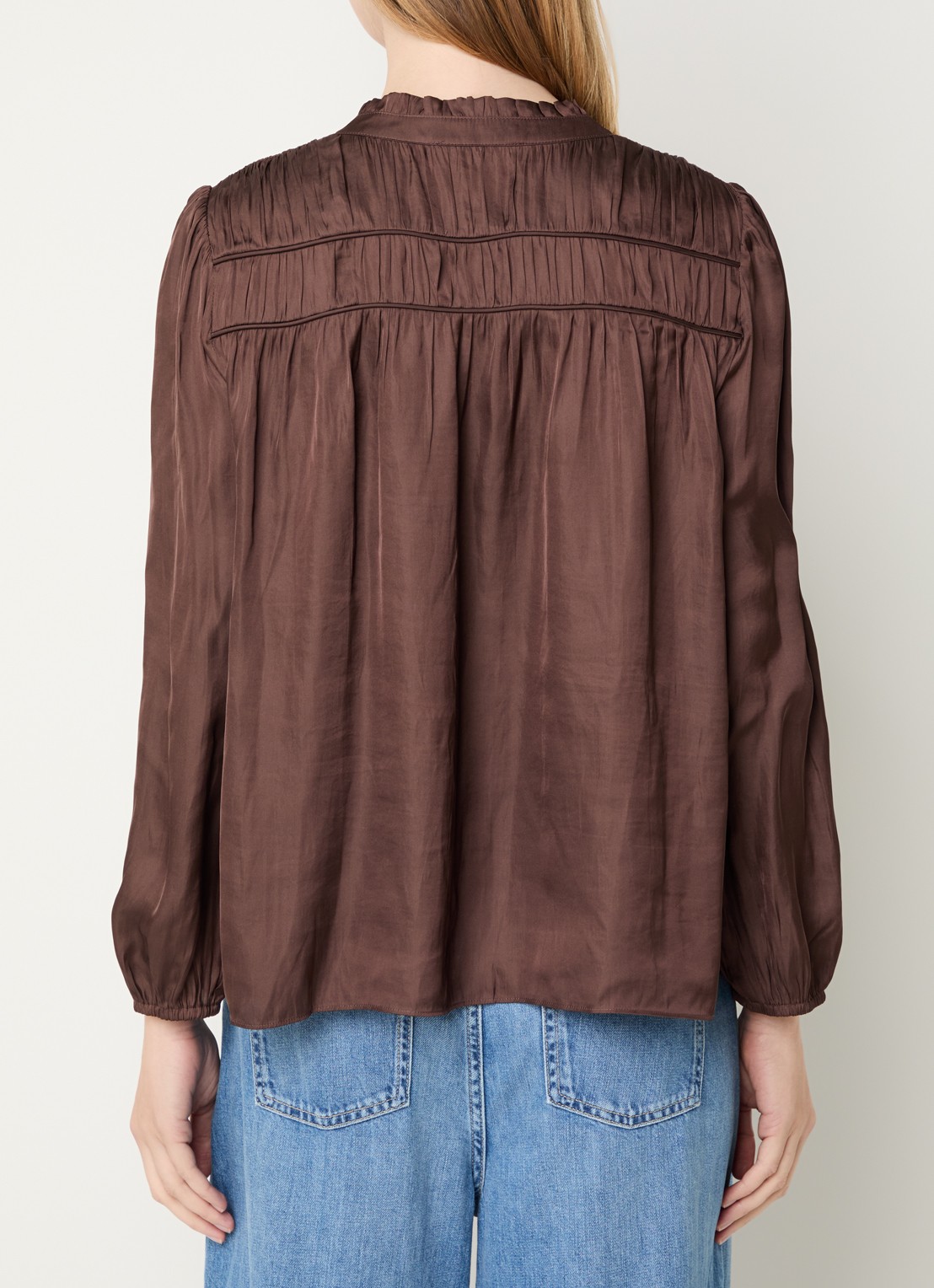ba&sh Cessia blouse van satijn met ruches - achterkant donkerbruin