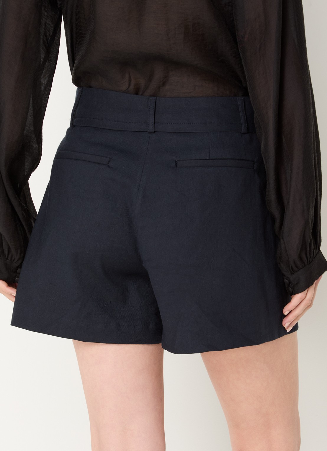 ba&sh Cilo high waist wide fit korte broek in linnenblend - achterkant donkerblauw