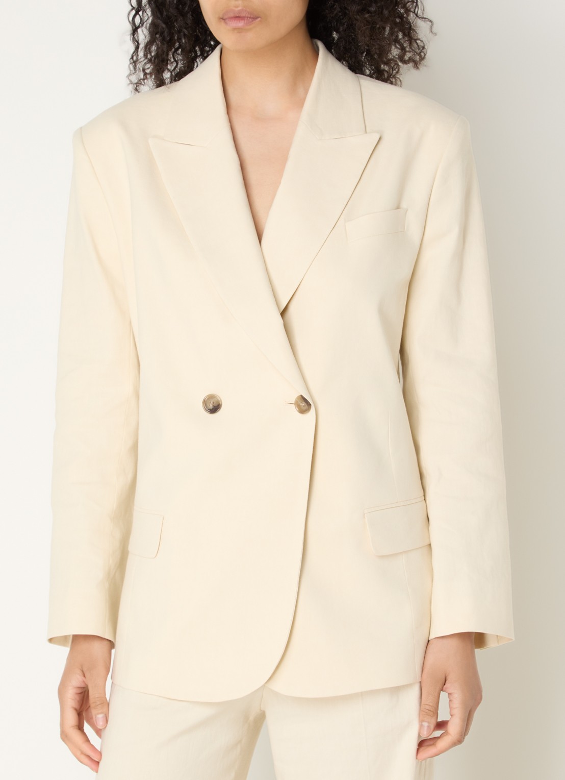 ba&sh Clay getailleerde blazer met klepzakken - detail vanillegeel
