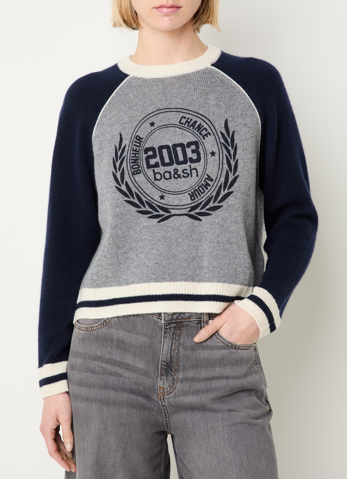 ba&sh Colette fijngebreide trui van kasjmier met logoprint - detail 4 donkerblauw