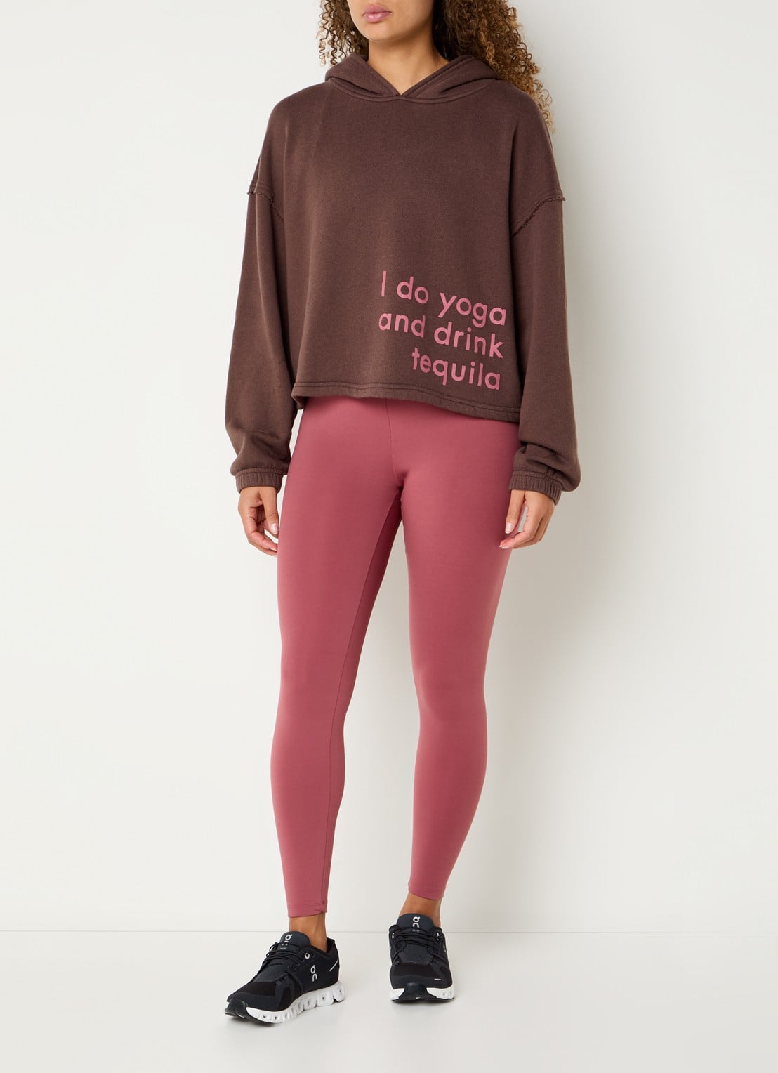 ba&sh Cropped hoodie met print - voorkant 2 bruin