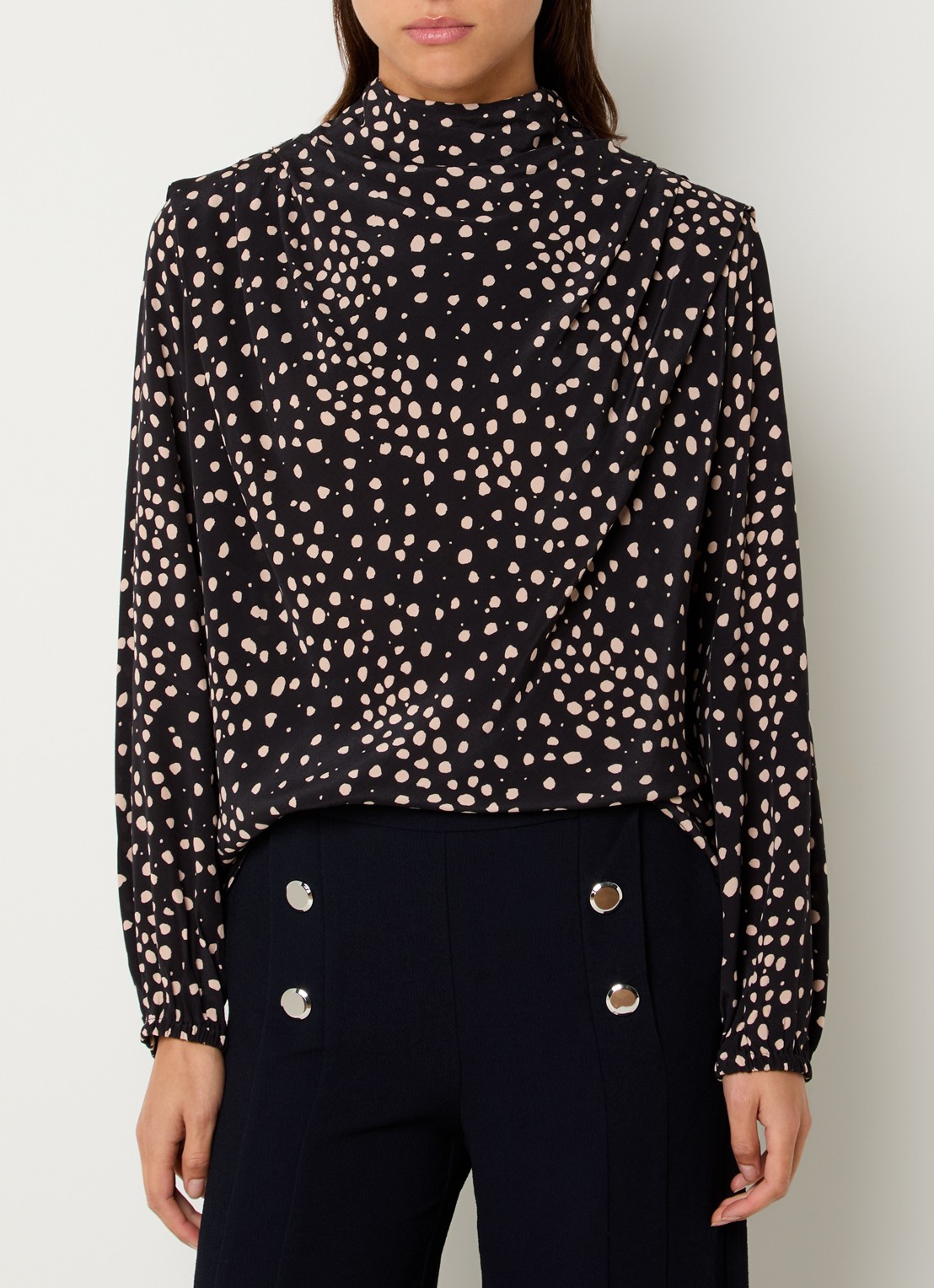 ba&sh Delphine top met stippenprint en asymmetrisch detail - detail 4 zwart
