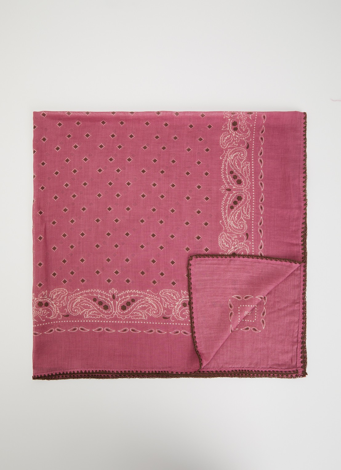 ba&sh Fary sjaal met paisley dessin 90 x 90 cm - voorkant 3 oudroze