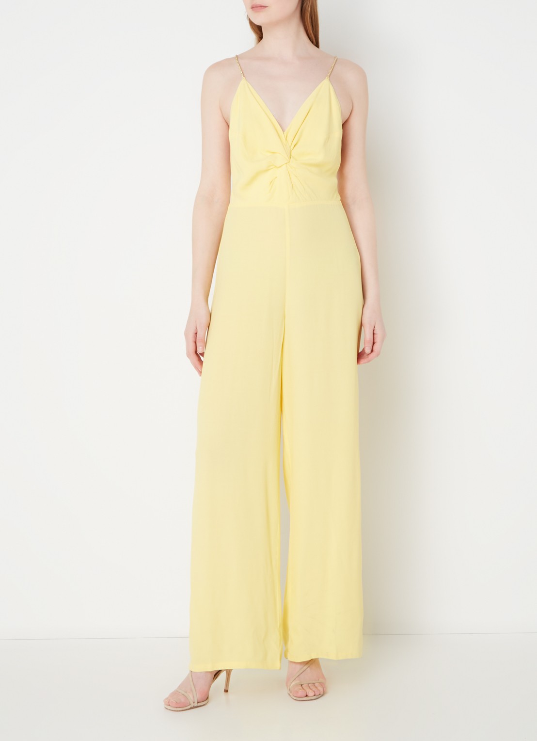 Ba&sh Fifia wide fit jumpsuit met kettingdetail en rugdecolleté - detail abrikoos