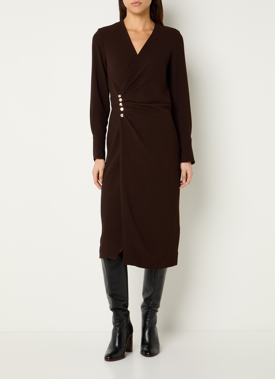 ba&sh Fiji midi jurk met split en V-hals - detail donkerbruin