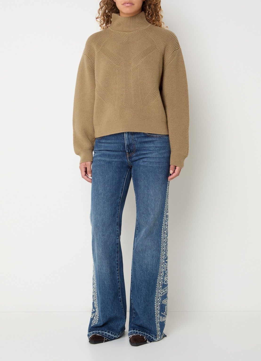 ba&sh Fijngebreide pullover van wol met opstaande kraag - voorkant 3 camel