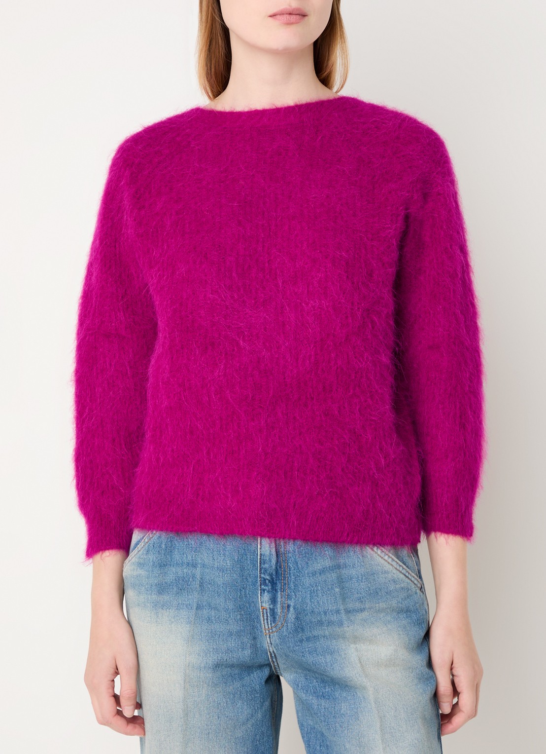 ba&sh Fill grofgebreide trui in alpaca wolblend met rugdecolleté - achterkant fuchsia