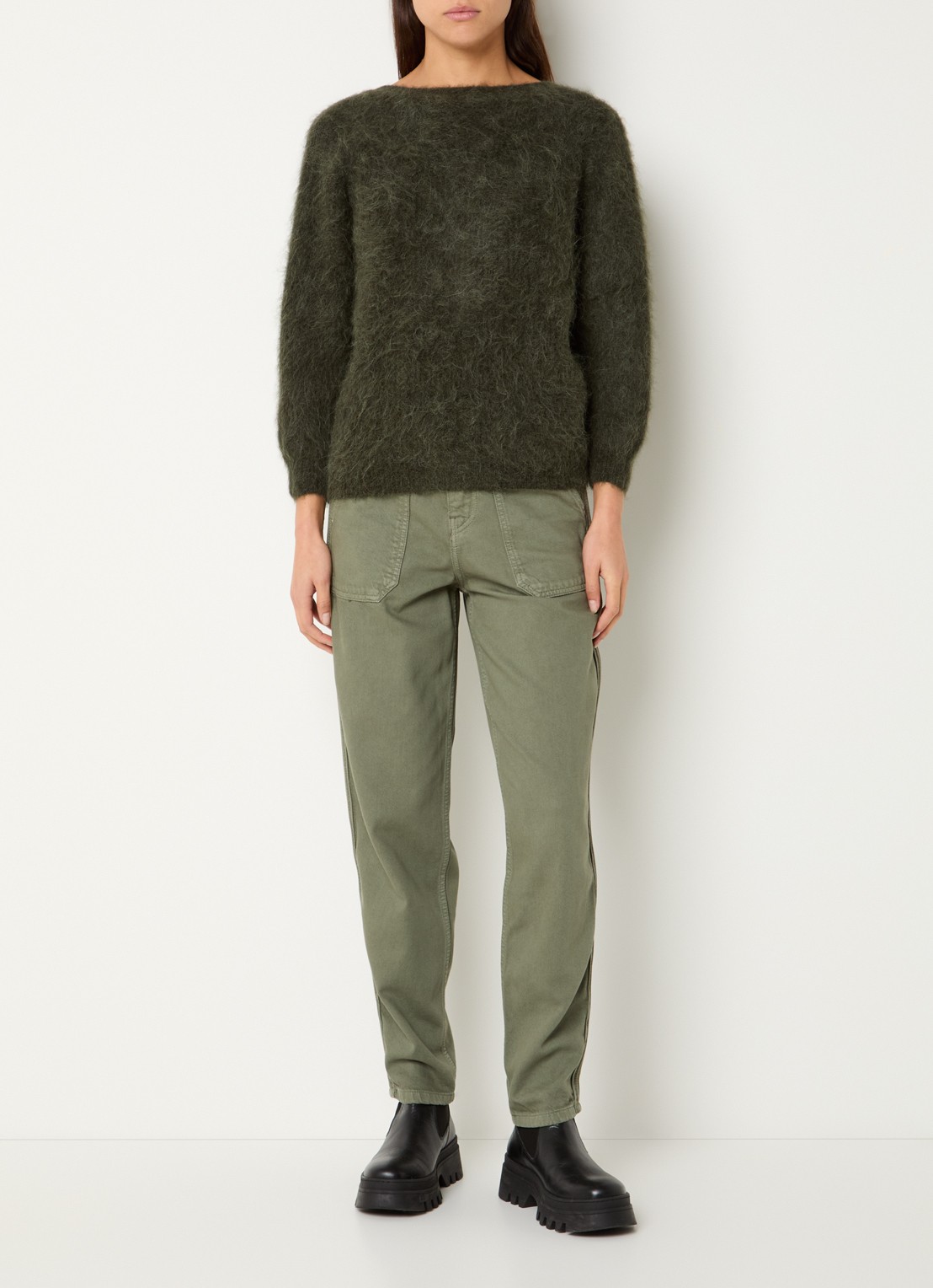 ba&sh Fill grofgebreide trui in alpaca wolblend met rugdecolleté - voorkant 2 bronsgroen
