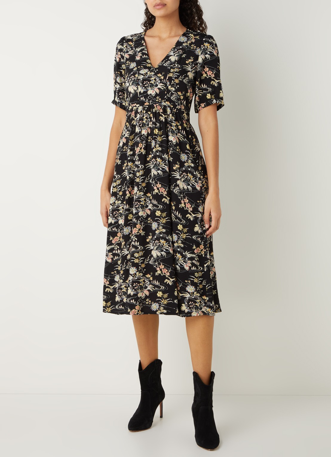 Ba&sh Floe midi jurk met bloemenprint en V-hals  - voorkant 2 zwart